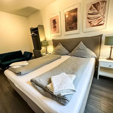 Fuer 3 Gaeste Messe- Und Citynah